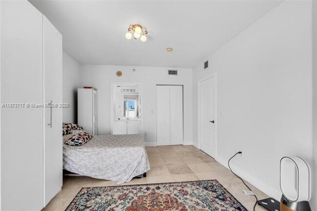 Building Photo - 1627 SW 37th Ave