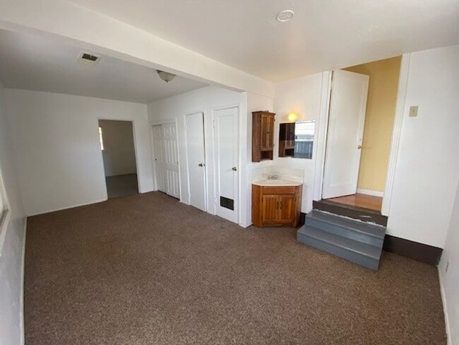 Building Photo - Close to Cal Poly Humboldt, 4/2 house!