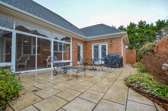 Building Photo - 986 Blakeley Walk