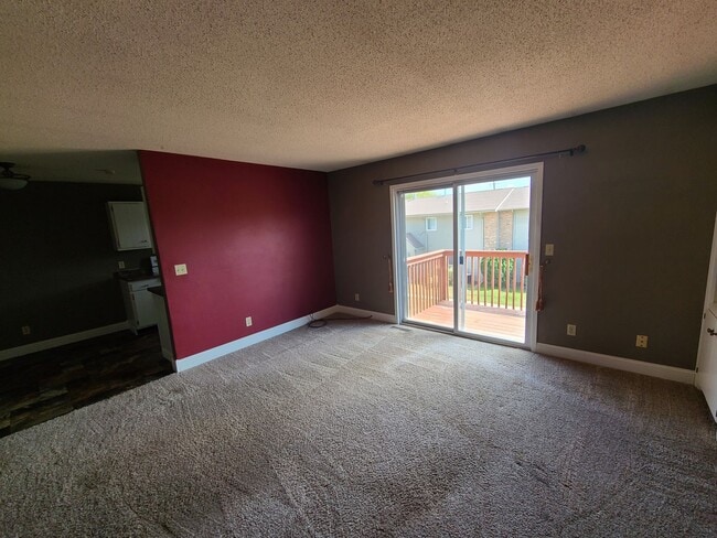 Building Photo - 4932 DuBois Dr