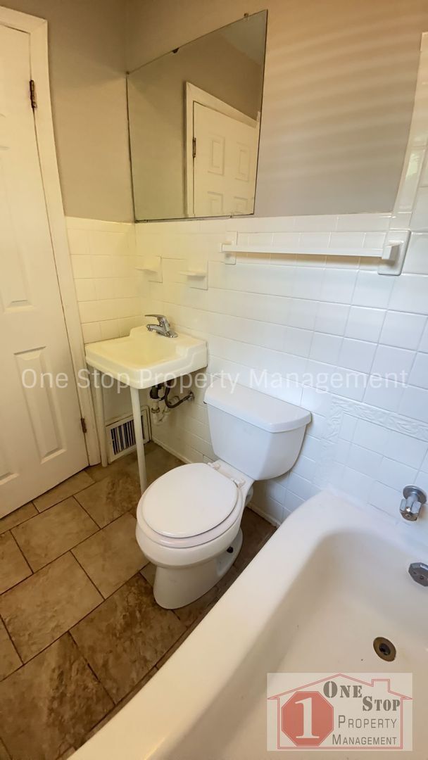 Building Photo - Beautiful 3 Bedroom 1 Bathroom in Independ...