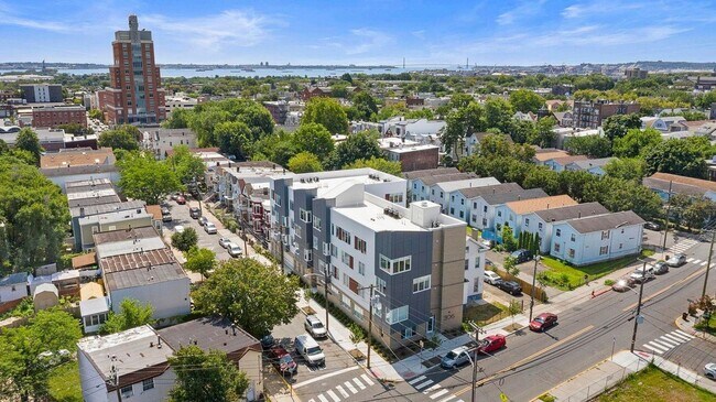 Building Photo - 306 Bergen Ave