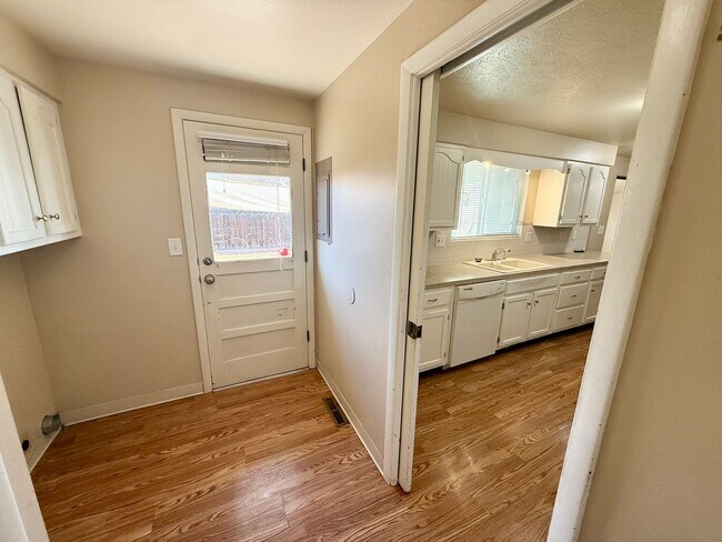 Building Photo - Charming, Updated Ranch-Style Home Near Lake Loveland