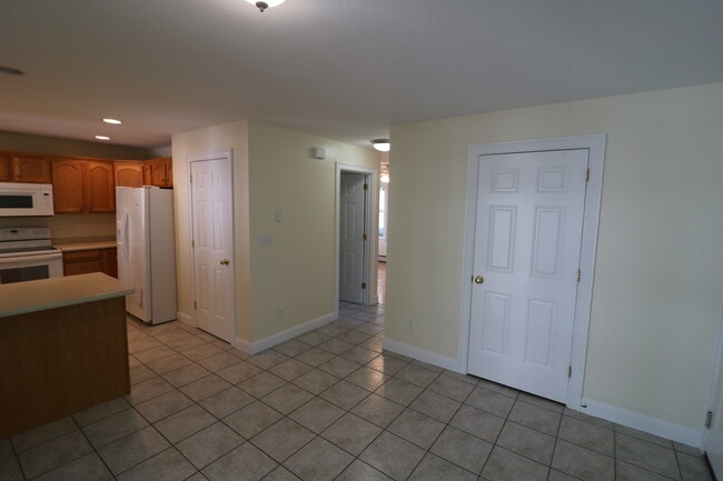 Building Photo - 38 Storer St