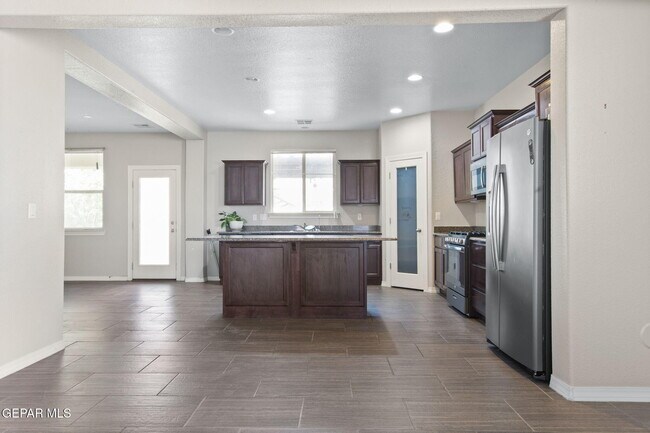 Building Photo - 7129 Long Meadow Dr
