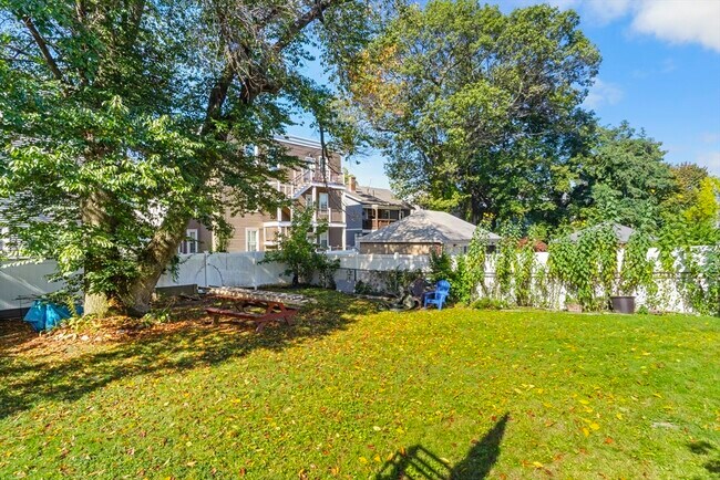 Building Photo - 36 Turner St