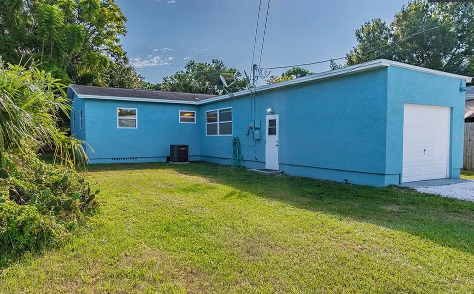 Rear/Yard - 4012 21st St N