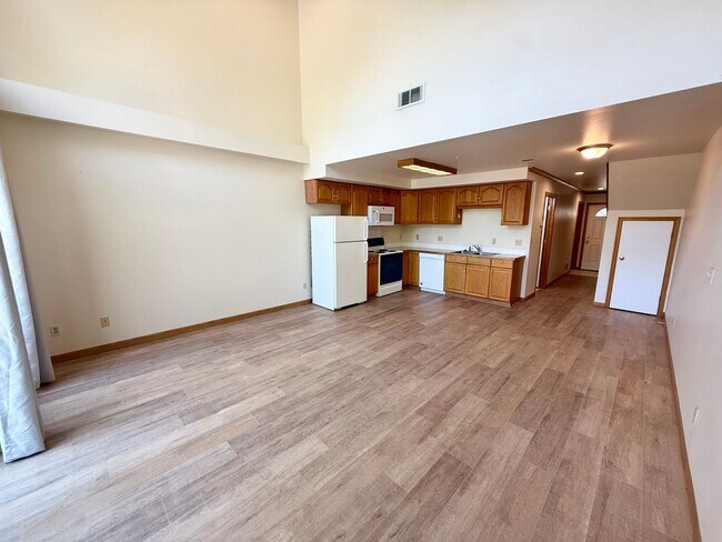 Building Photo - 816 S College Ave