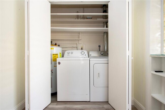 Building Photo - 3807 Joyce Dr