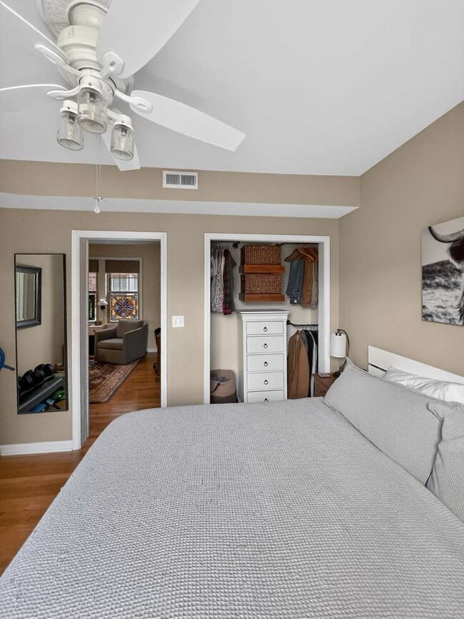 Building Photo - 7316 N Honore St