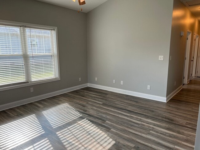 Building Photo - Remodeled 3 Bedroom Single Level Home in C...