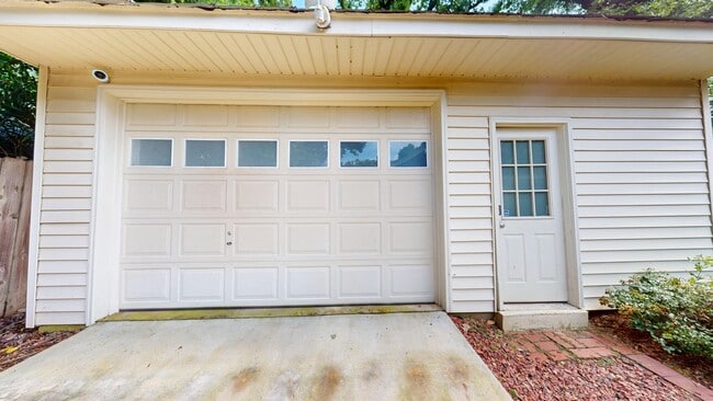 Building Photo - 345 Cloverdale Rd