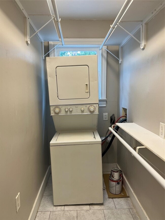 Building Photo - 4219 Lamar St