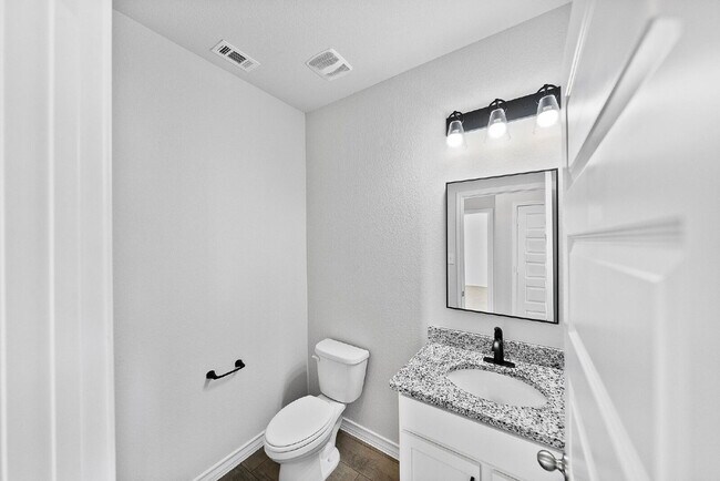 Building Photo - Spacious 5-Bedroom Rental on Oversized Cor...