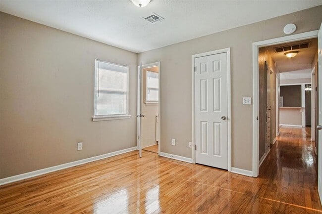 Building Photo - 1717 Symphony Ln