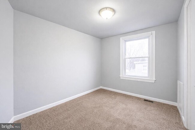 Building Photo - 211 Front St