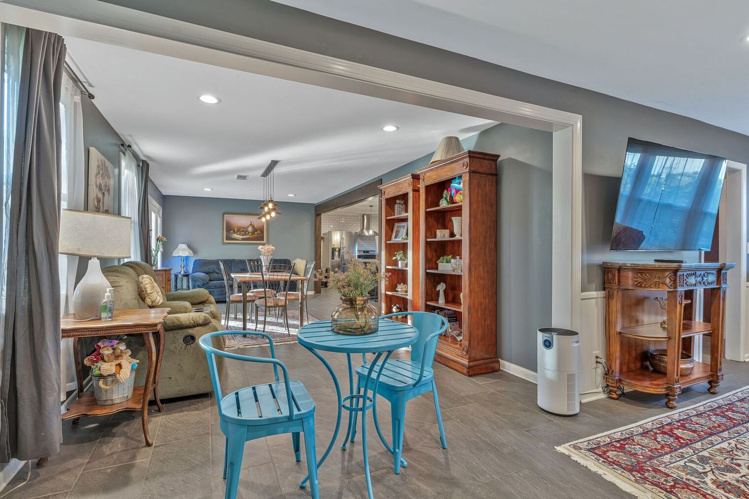Building Photo - 808 Roseview Dr