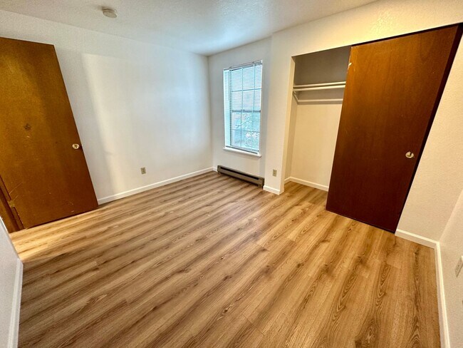 Building Photo - 2 Bed 1 Bath in heart of Bellingham Receive a $250 Amazon gift card upon move in!!