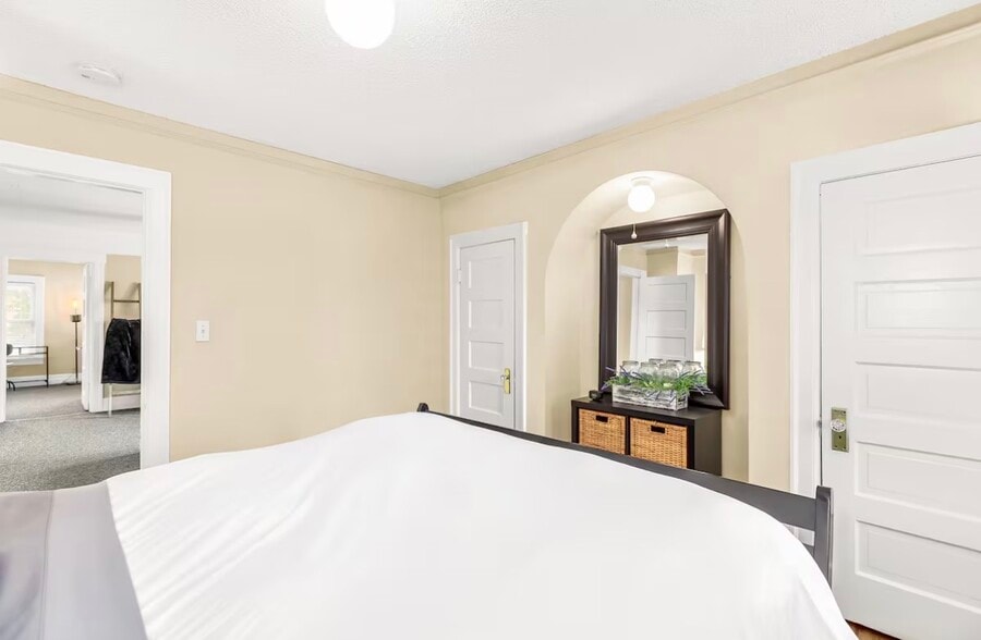 Building Photo - 429 W Ann Arbor Trl