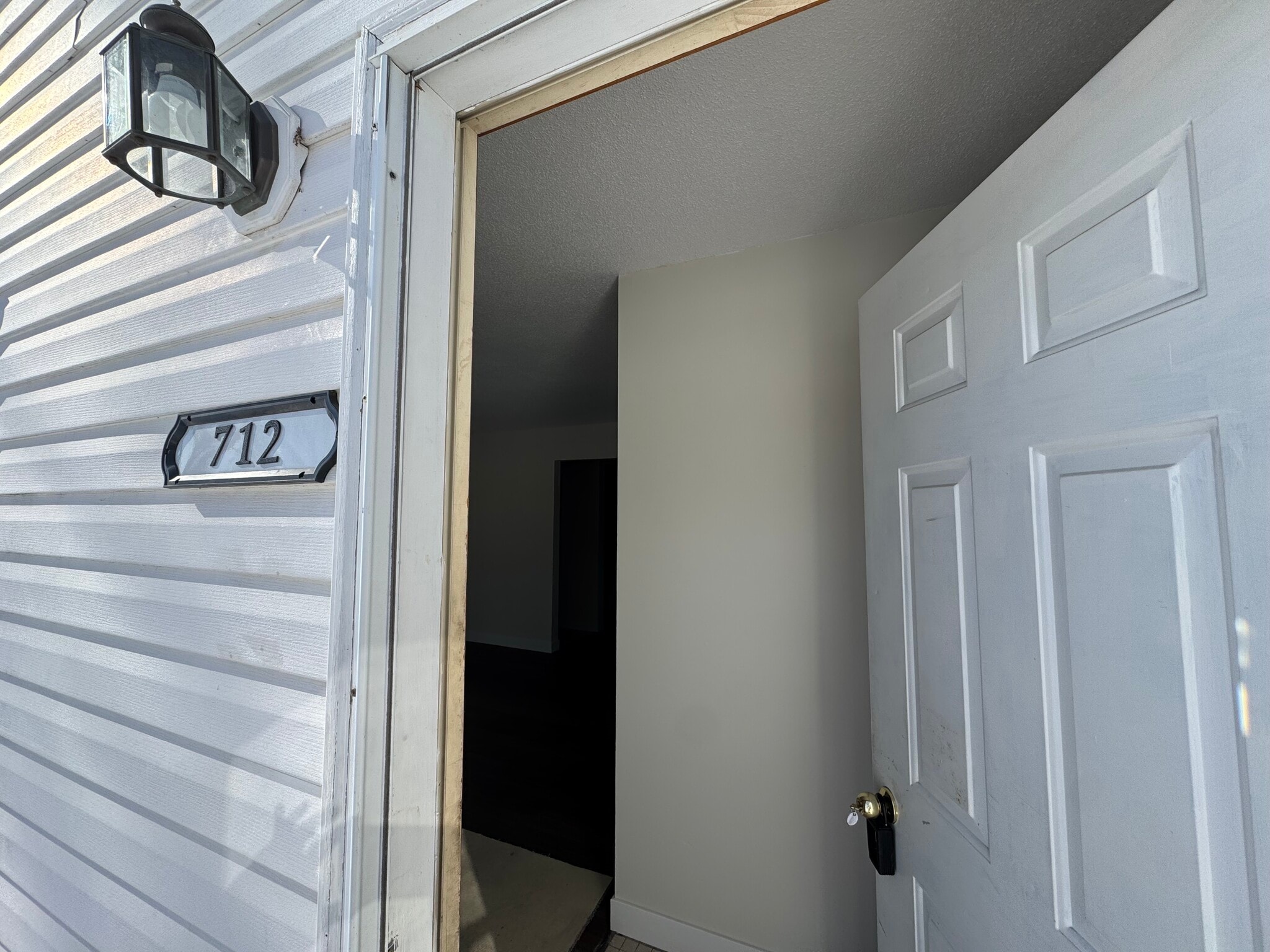 Building Photo - 712 10th St W