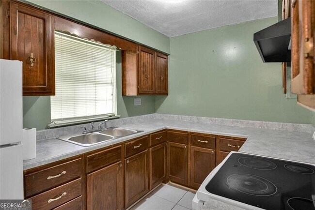 Building Photo - 8941 Ashwood Dr