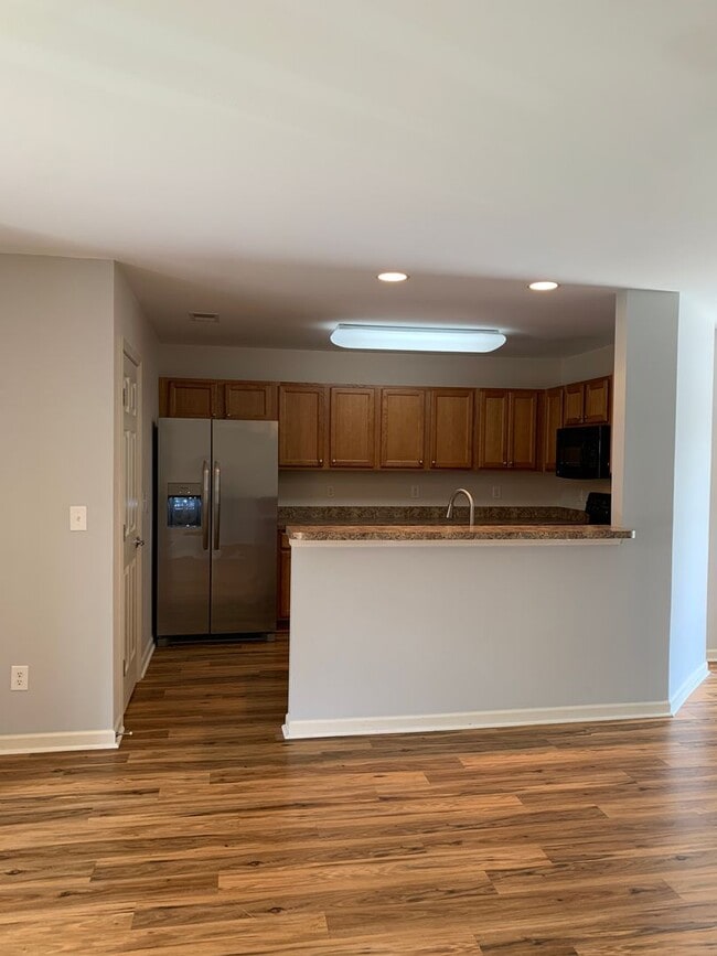 Building Photo - 1032 Bridgeport Way