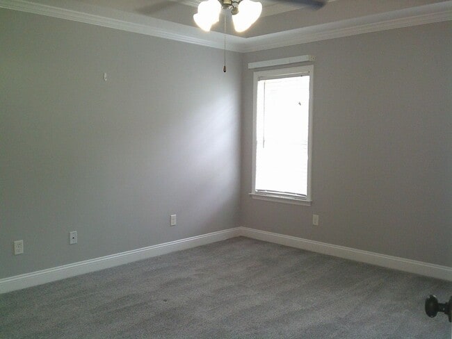 Building Photo - Spacious 3BR Home with Screened Porch, Fenced Backyard & Wired Shop in North Valdosta