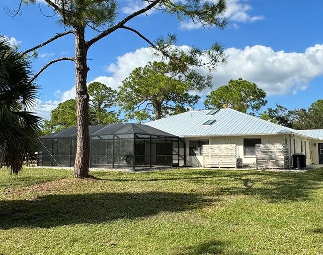 Building Photo - 242 Snyder Dr