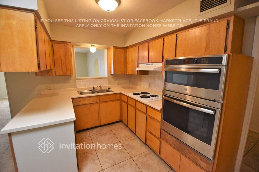 Building Photo - 12801 N 112th Ave