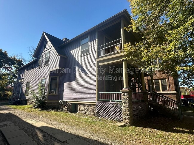 Building Photo - 743 Academy St