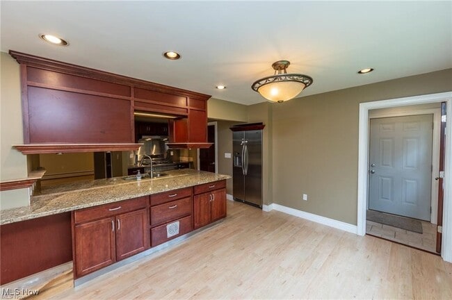 Building Photo - 9423 Highland Dr
