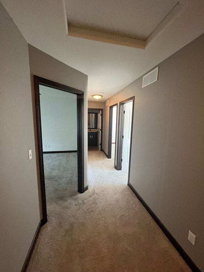 Building Photo - 3bd 3ba condo for rent!