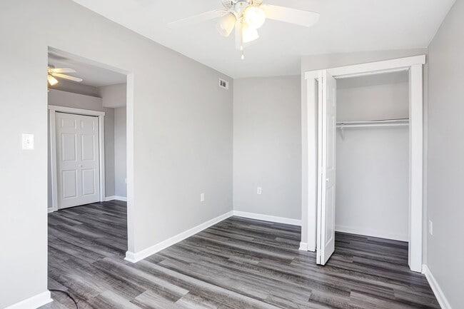 Building Photo - Spacious Two Bed Available July 10th! Central Air, Dishwasher, Laundry, Off Street Parking!
