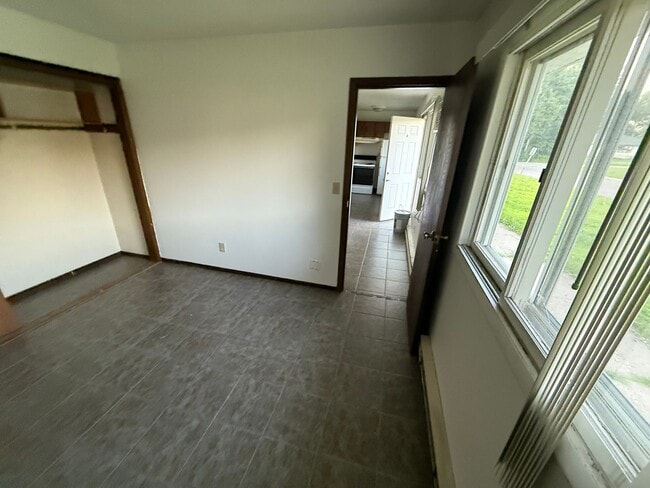 Building Photo - 1749 La Cres St