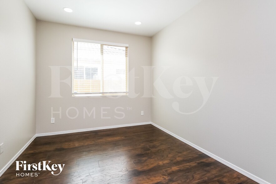 Building Photo - 925 W Danish Red Trail