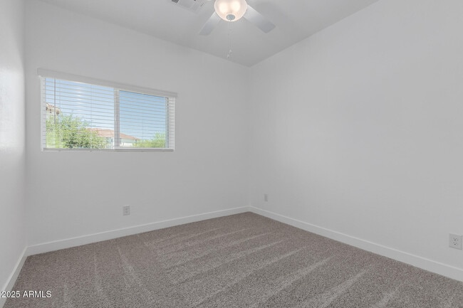 Building Photo - 1318 S 105th Pl