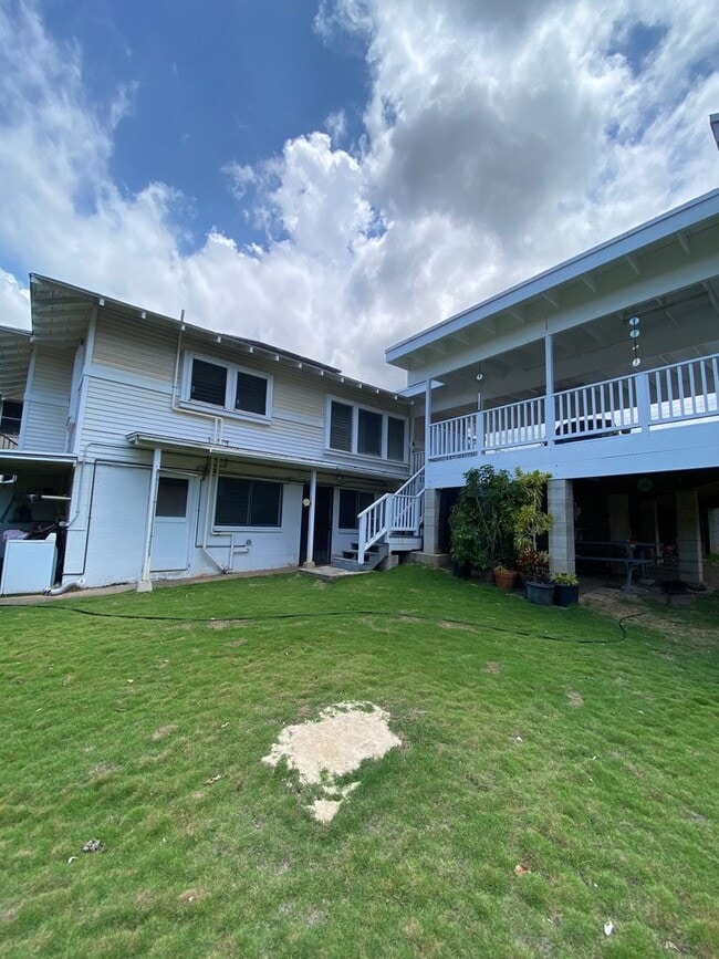 Building Photo - Spacious 4 bedroom 2 bath house.