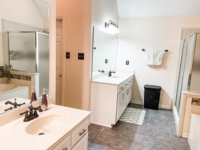 Building Photo - 610 Grand Steeple Cove