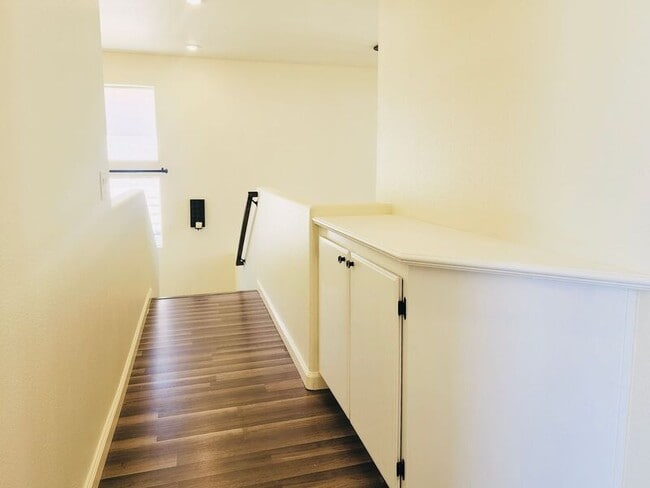 Building Photo - 5 Andaluz