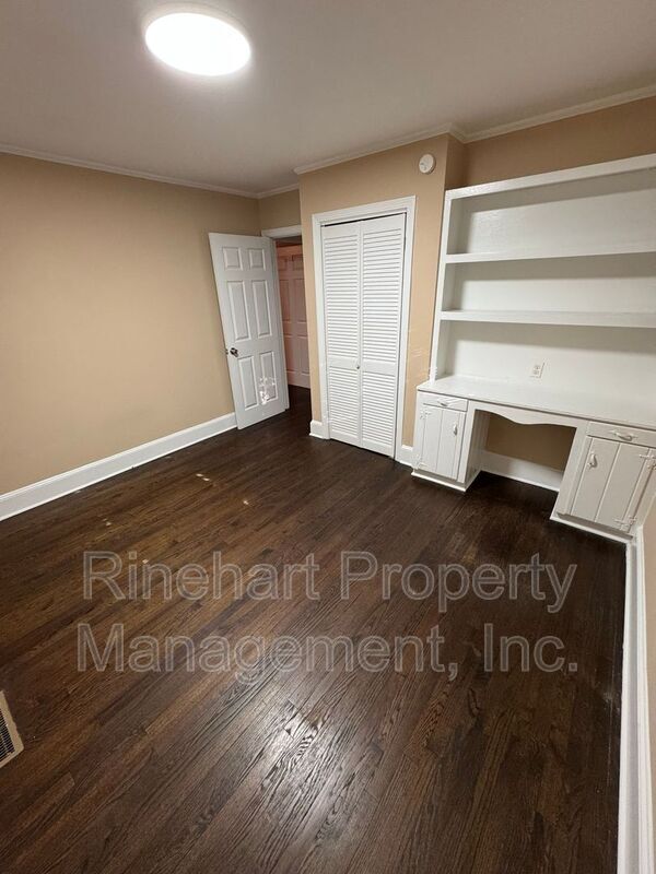 Building Photo - 1042 Westover Cir