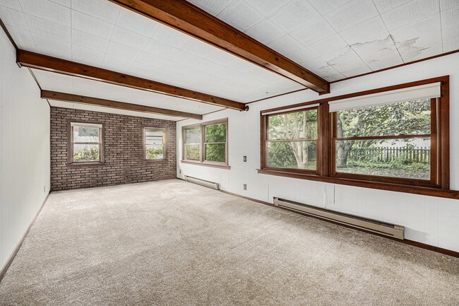 Building Photo - 2566 Spring Ave NE
