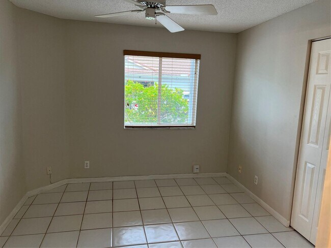 Building Photo - 7568 Pinewalk Dr S