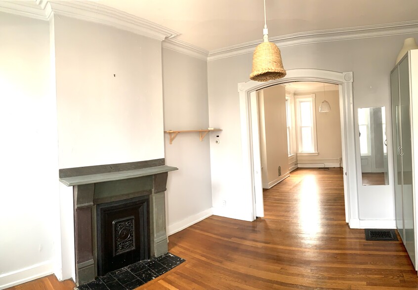 Slate mantle in bedroom - 22 Lyon St
