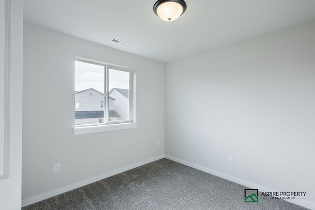 Building Photo - Brand New 4 Bed 3 Bath