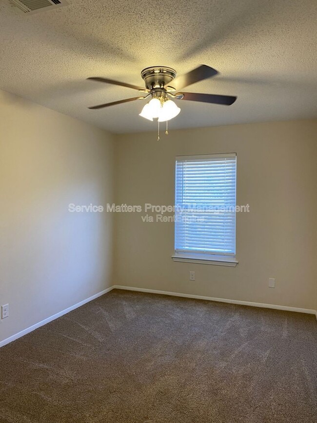 Building Photo - 4211 Ciudad Dr