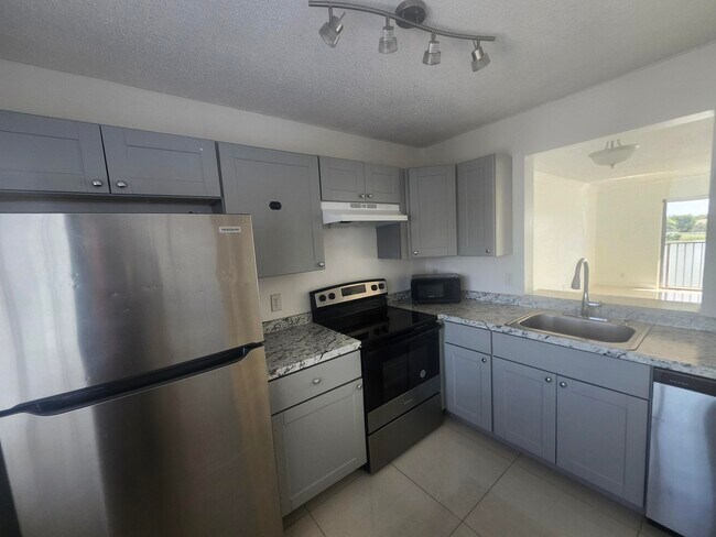 Building Photo - 8600 N Sherman Cir