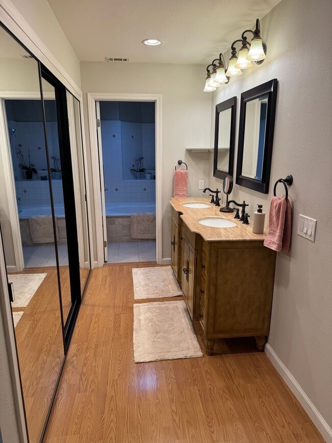 Building Photo - Short Term Furnished Beautiful SIngle Story Home