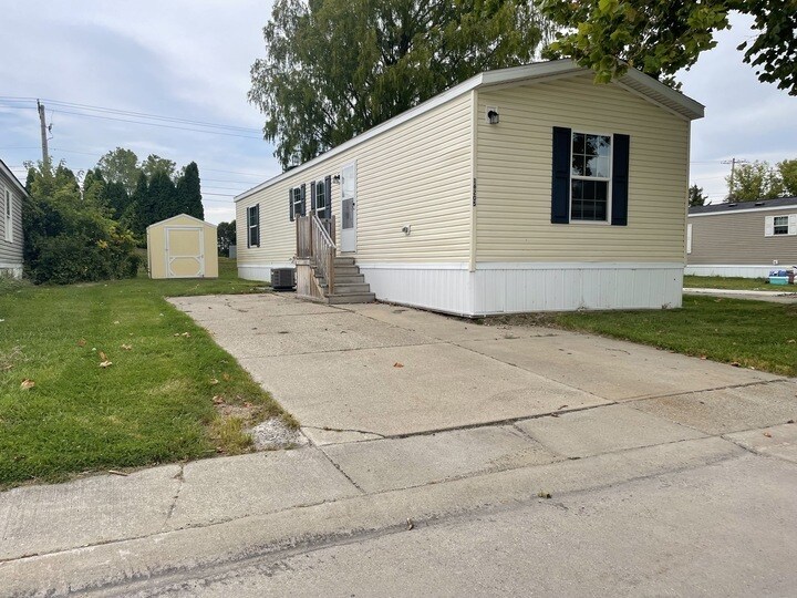 Building Photo - 16205 Normandy St