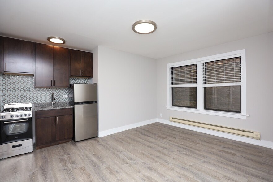 Building Photo - 4551 N Damen Ave