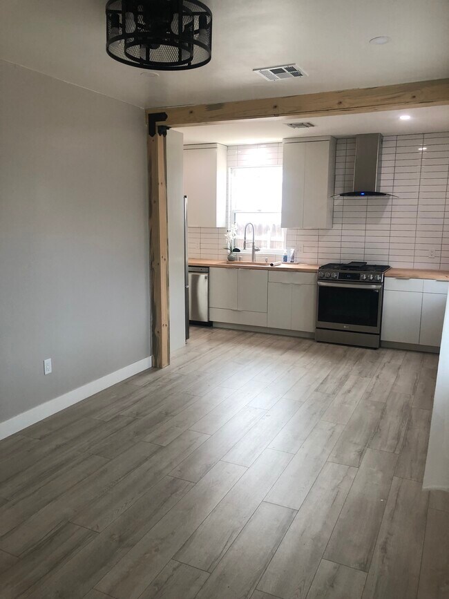 Building Photo - 3956 Olmsted Ave